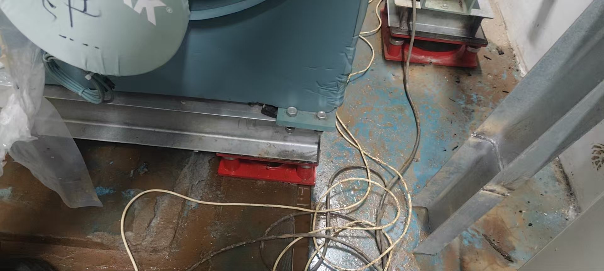 HFD-B型空气液压减振器